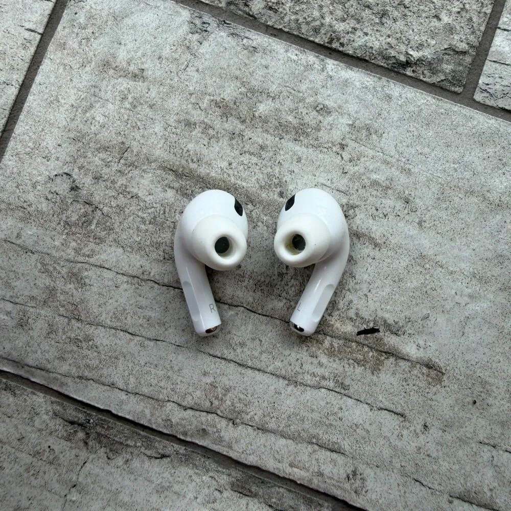 Apple AirPods Pro 1st Gen MWP22AM/A Wireless Charging Case White Earbuds